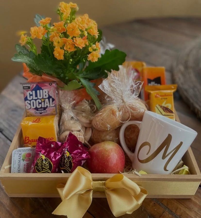 Cesta Flores & Caneca Personalizada